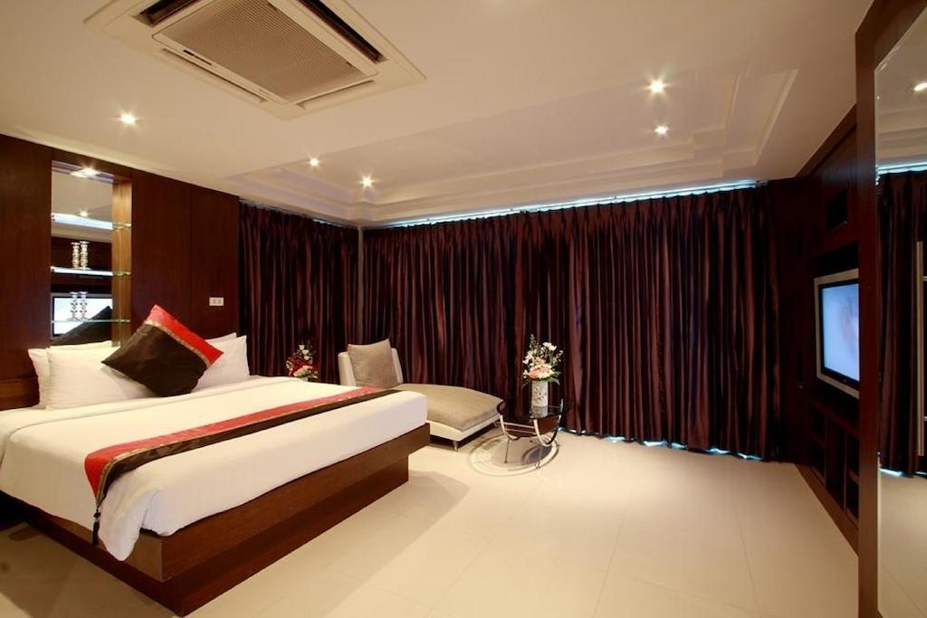 Rayaburi Beach Club Patong Phòng bức ảnh
