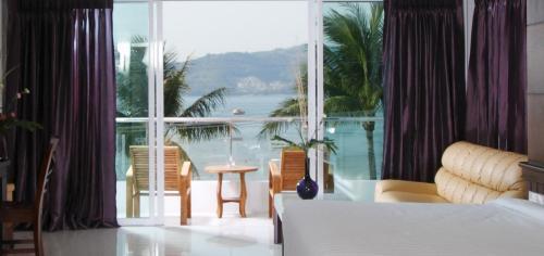 Rayaburi Beach Club Patong Phòng bức ảnh